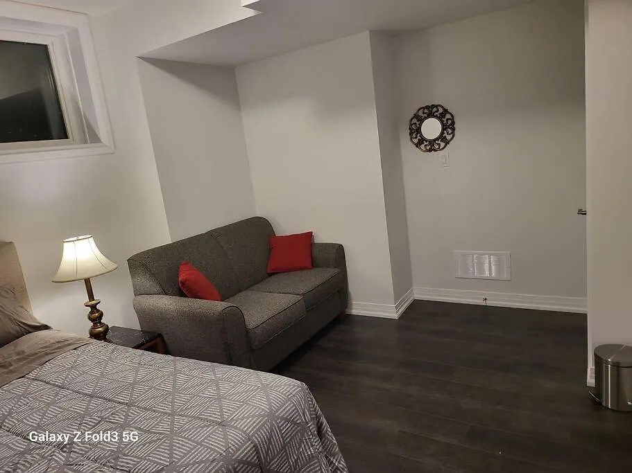 Lovely 2-Bedroom Town House Niagara Falls Apartment