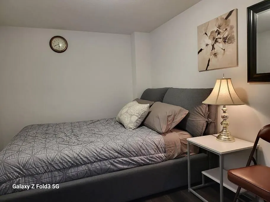 Lovely 2-Bedroom Town House Niagara Falls Apartment