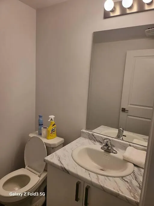 Lovely 2-Bedroom Town House Niagara Falls Canada