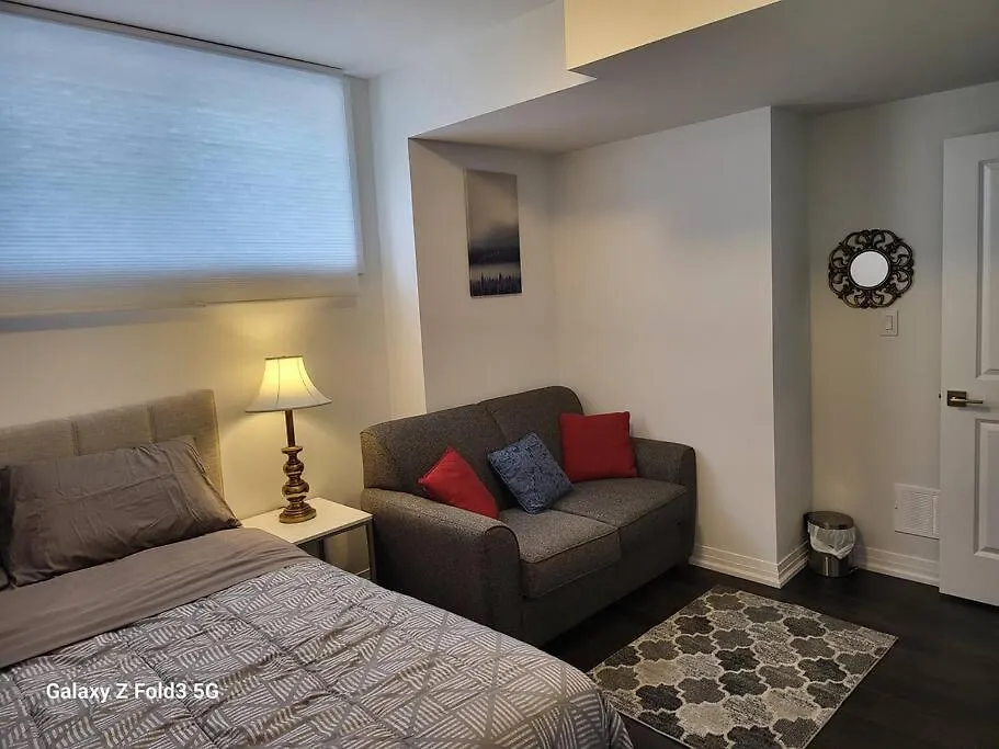Lovely 2-Bedroom Town House Niagara Falls Apartment